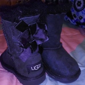 Little girl Uggs with cute bows 🎀